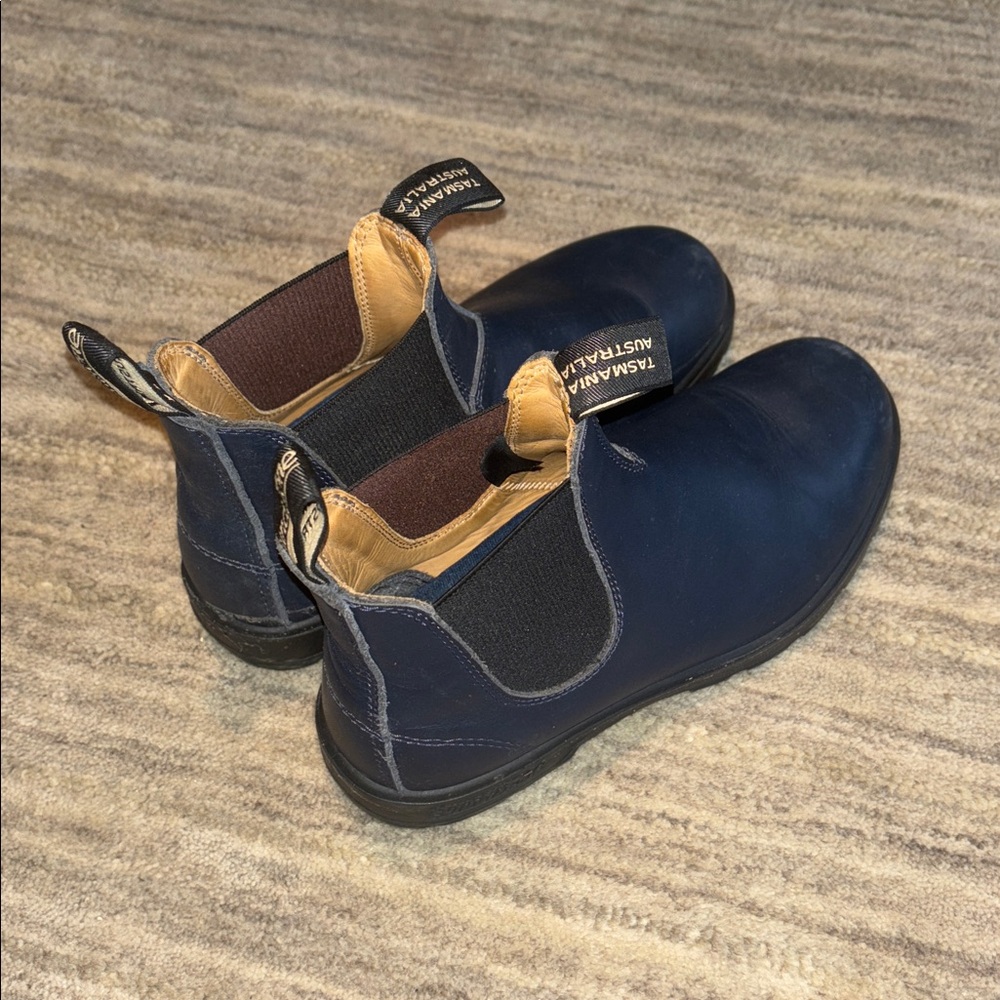 BLUNDSTONES - Picture 2 of 4
